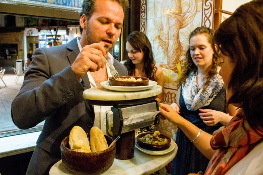 Madrid: Tapas & Wine Tasting Tour with Local Guide - What You Actually Eat and Drink