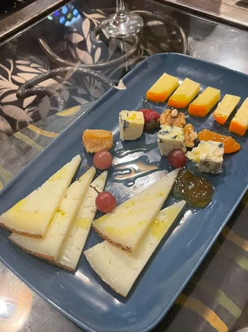 Madrid: Tapas & Wine Tour with Visit to a Rooftop - The rooftop finish near Gran Vía