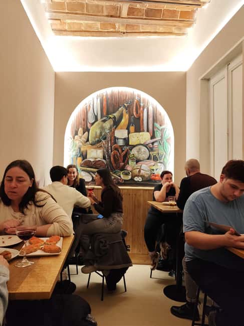 Madrid: Taste typical Spanish tapas, cold cuts, Iberian ham, and wine - How the wine pairing works