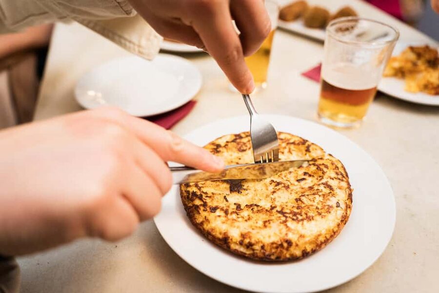 Madrid: The Ultimate Food Tour Tapas & Drinks with a Local - Plaza Mayor and Madrid’s famous calamari sandwich