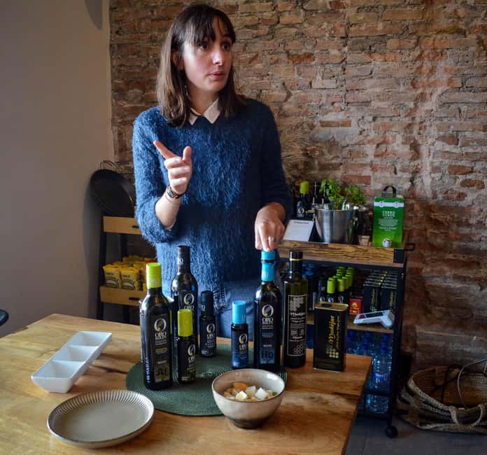 Malaga: Authentic Paella Cooking Class with Sangría - A modern kitchen with room to participate