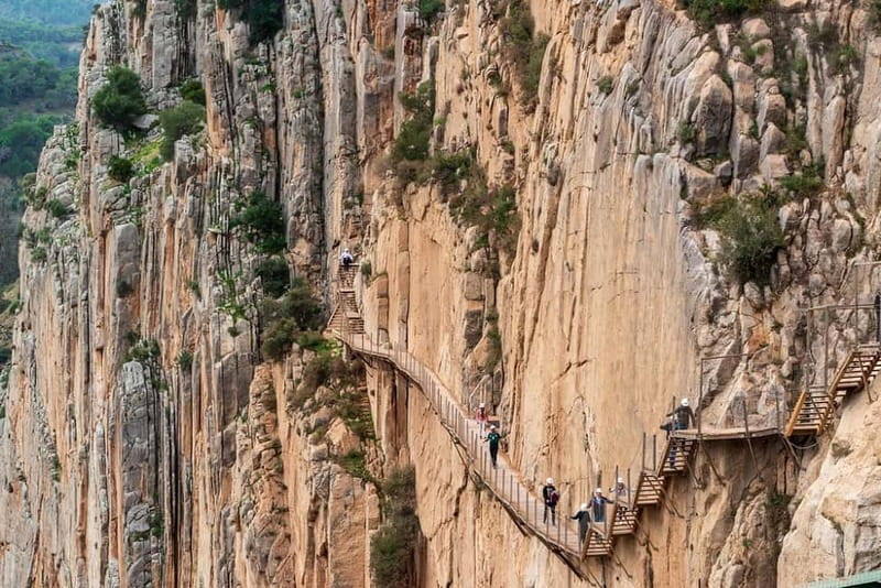 Málaga: Caminito del Rey and Álora Village Tour with Tapas - Tapas lunch with four courses