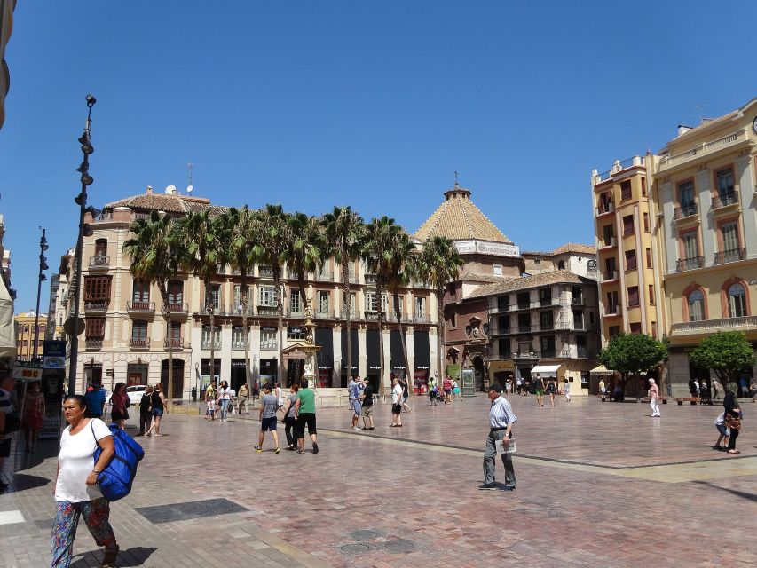 Malaga: City Center Walking Tour with Tapas Food Tastings - What the three hours feel like