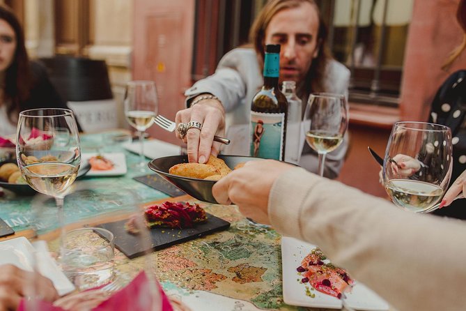 Málaga Evening Tapas Crawl Tour by Food Lover Tour - Group size and the social side