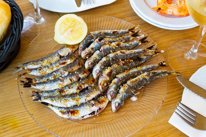 Malaga Food Tour: Tapas, Drinks and Delights with a Local - Stop one: an 1840 tavern on Alameda Principal