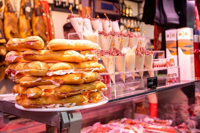 Malaga Food Tour with 12+ Tastings: Tapas, Olive Oil, Ham & More - Why this Málaga food walk works so well