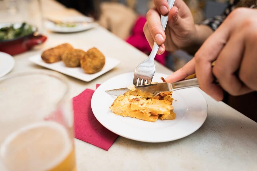 Malaga: Food Tour with Local Guide, Tapas, and Drinks - El Pimpi and other possible restaurant stops