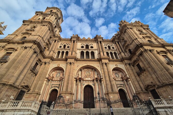 Malaga Highlights Shore Excursion with Tapas and Drinks - The Moorish fortress and the city museum