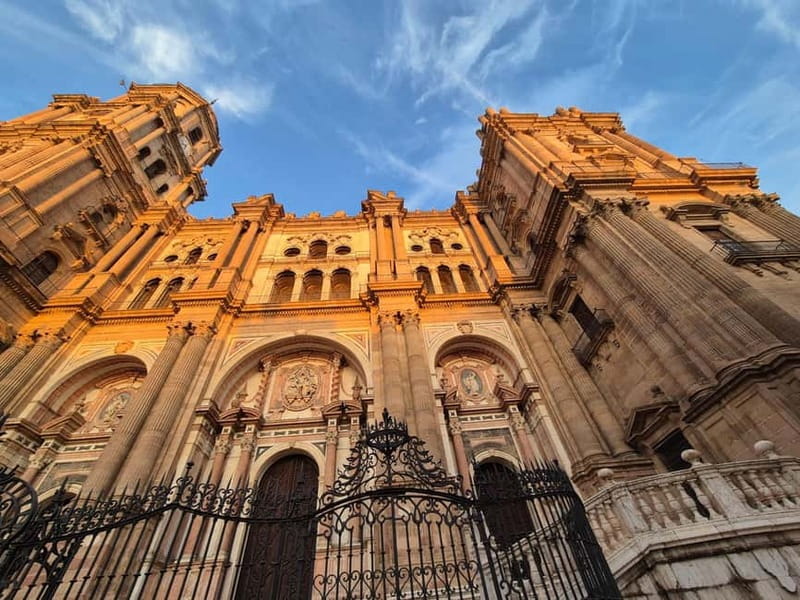 Málaga: Highlights Walking Tour with Drinks and Tapas - San Juan Church and the old school