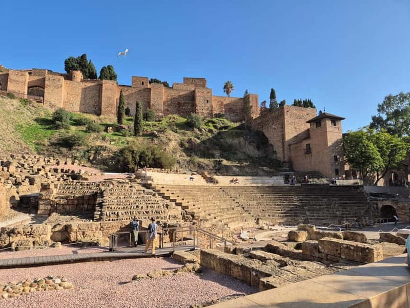 Málaga: Highlights Walking Tour with Drinks and Tapas - Plazas, Passage Chinitas, and Málaga’s old center