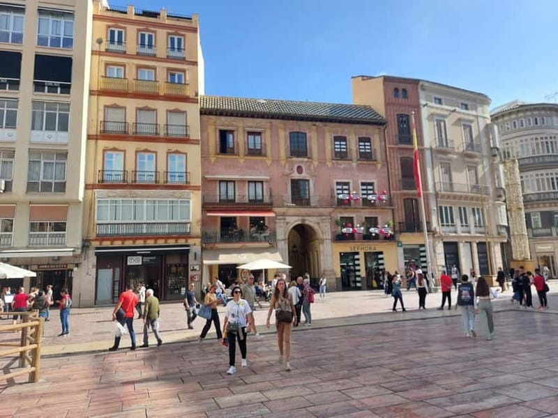 Málaga: Highlights Walking Tour with Drinks and Tapas - Cathedral and the Episcopal Square