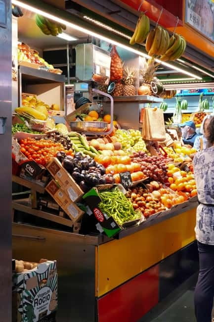 Málaga: Morning Market & Tapas Tour - Local snacks on the short walk through town