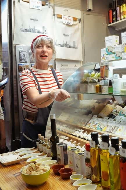 Málaga: Morning Market & Tapas Tour - Wine and tapas close the morning