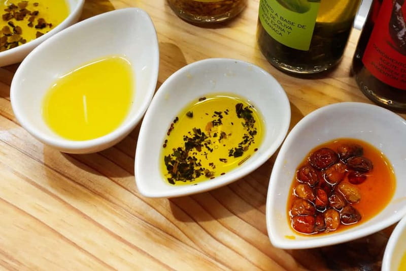 Málaga: Morning Market & Tapas Tour - Atarazanas Market: the practical heart of the route