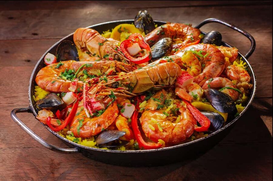 Malaga: PREMIUM TAPAS TOUR Paella, Tapas, Winery & Flamenco - From a welcome wine to Malaga’s old center
