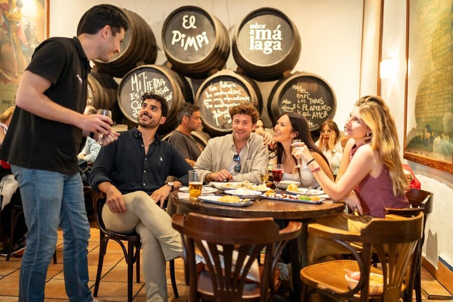 Málaga: Tapas, Wine & Rooftops Private Tour - A food walk that also explains Málaga