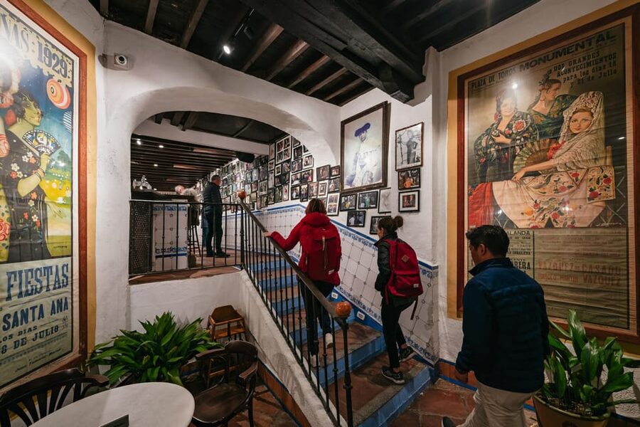 Málaga: Traditional Andalusian Tapas and Wine Tour - Why this Málaga food walk feels different