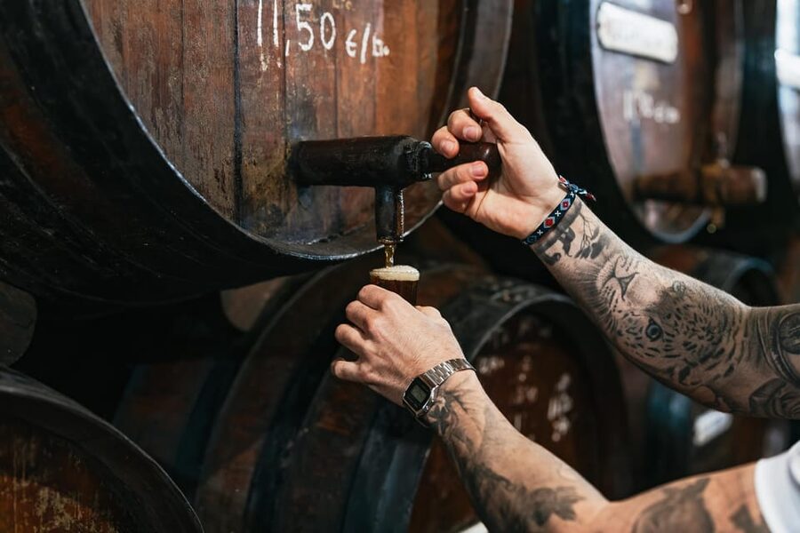 Málaga: Traditional Andalusian Tapas and Wine Tour - Small groups matter in Málaga’s old bars