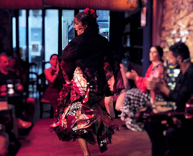 MALAGA: ULTIMATE FLAMENCO & TAPAS TOUR - One hour of guitar, singing, and flamenco dance