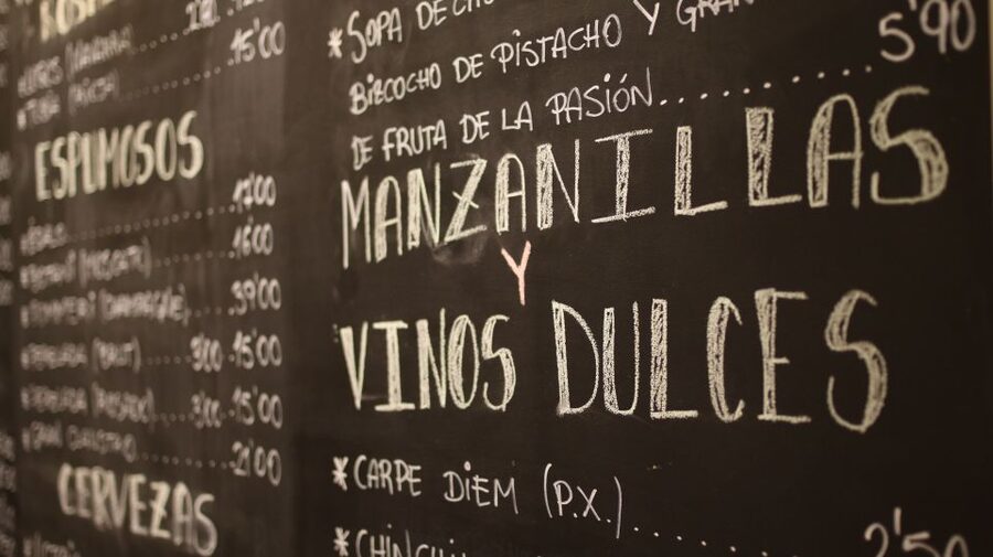 Málaga: Wine & Tapas Tour - Stop one: Málaga wine and the old tavern feel