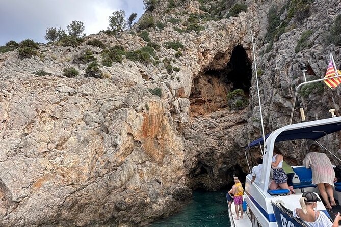 Mallorca Beach & Caves 4hr Boat Trip Drinks, Tapas, SUP & Snorkel - Tapas, sangria, and what is actually included