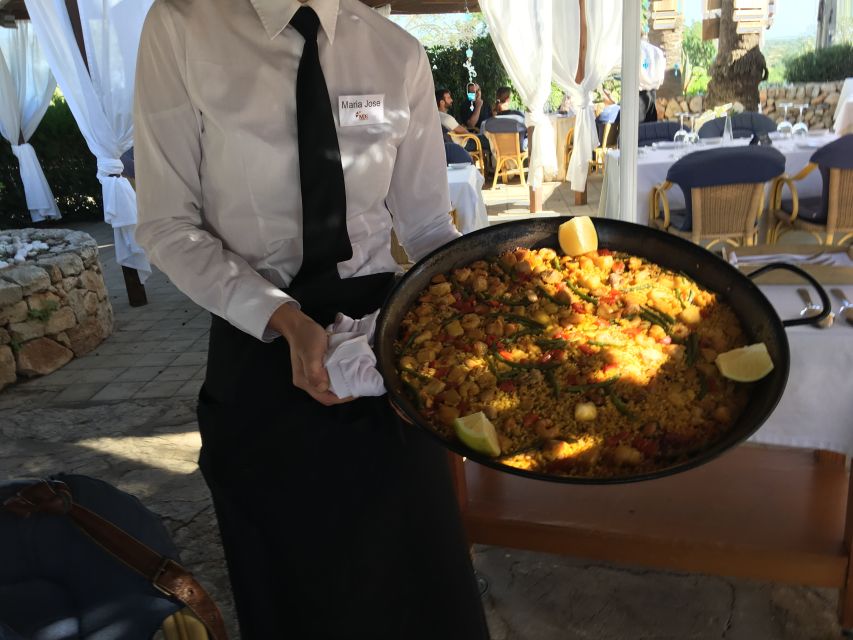 Mallorca: Dinner Experience with the Famous "Paella Man" - What happens when the Paella Man arrives