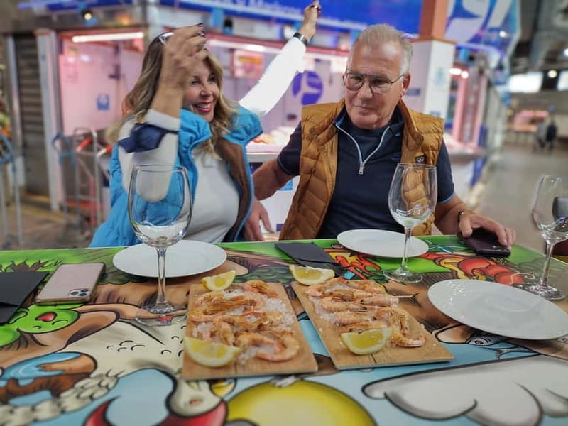 Marbella: Guided Market Tour with Tapas and Wine Pairings - Choosing seafood with Paco