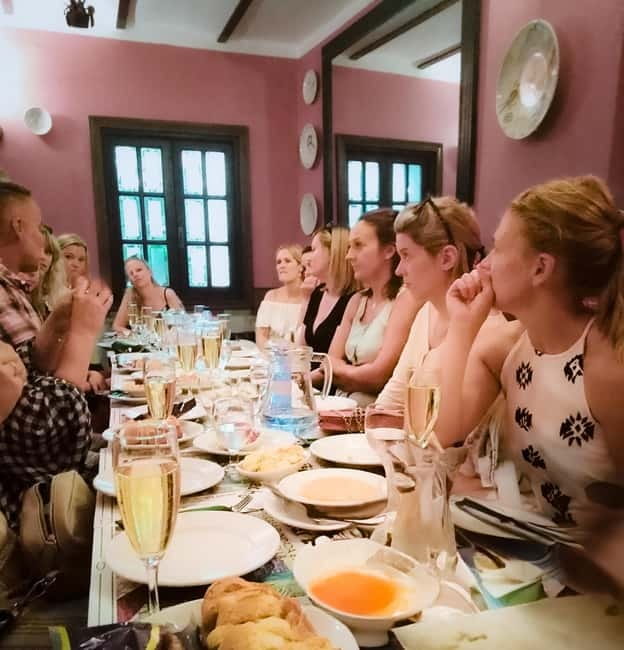 Marbella: Hidden Taverns, Tapas & Wine in the Old Town - Three Taverns, One Evening in Marbella Old Town