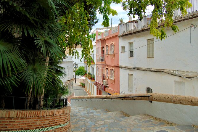 Marbella Old Town: Authentic Tapas Food Tour With Local Guide - Plaza de los Naranjos at the center of town