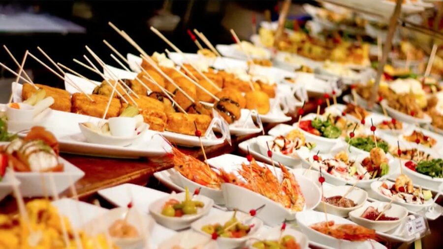 Marbella: Tour of the Old Town with Tapas & Wine - Starting beside Marbella’s Alameda fountain