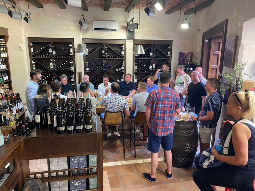 Marbella: Tour of the Old Town with Tapas & Wine - Walking the old town between tastings