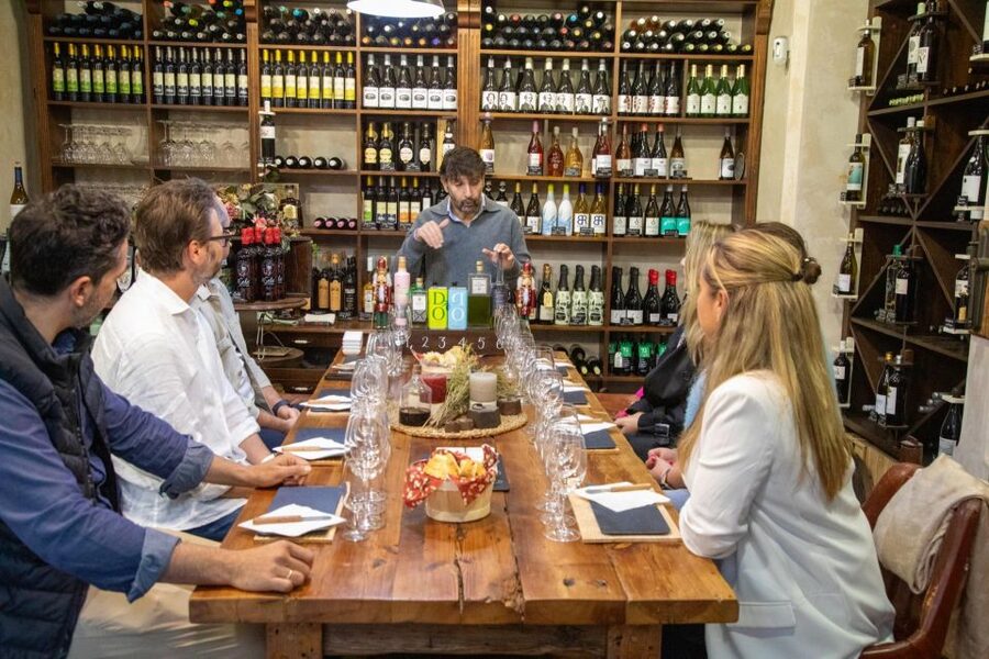 Marbella: Tour of the Old Town with Tapas & Wine - Traditional tapas and wine at the finish