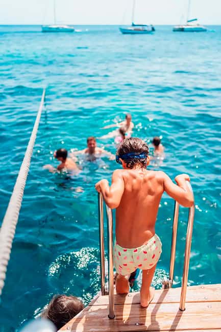 Menorca: Coves and Beaches Boat Trip w/ optional Paella - Crowds, comfort, and the practical trade-offs