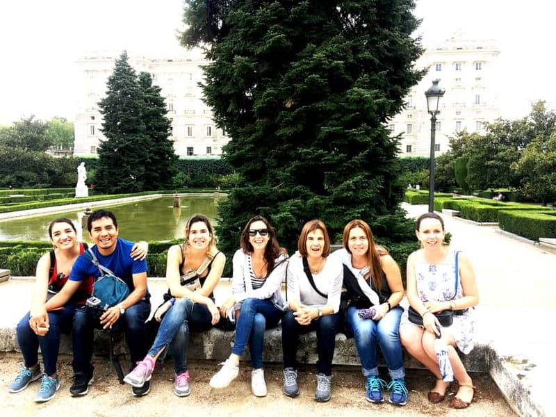 Mysteries & Tapas Tour in Madrid + Pub Crawl - Three hours of stories, streets, and city legends