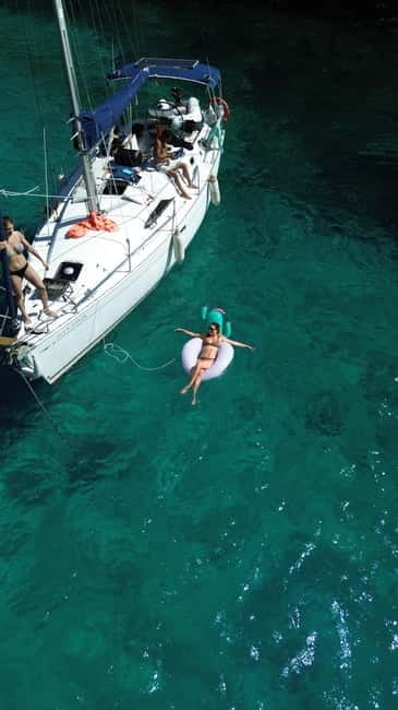 New Sailing / Boat Tour with Free Drinks and Tapas - Who will enjoy this Barcelona boat tour most