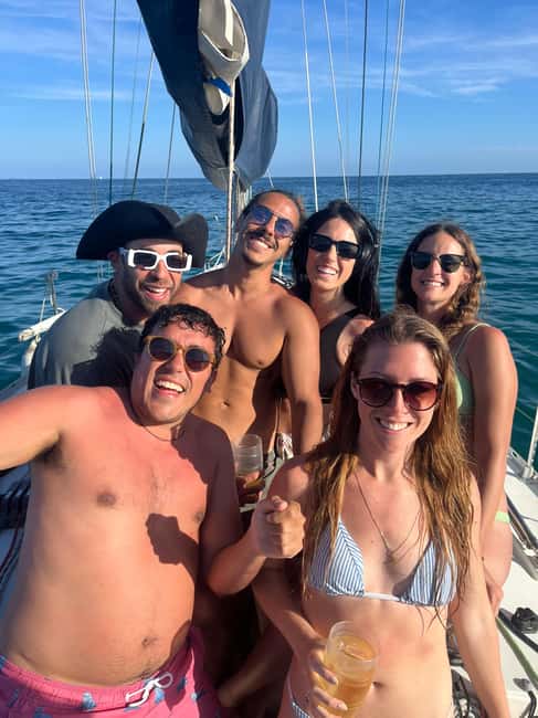 New Sailing / Boat Tour with Free Drinks and Tapas - Sailing past Barcelona’s familiar landmarks