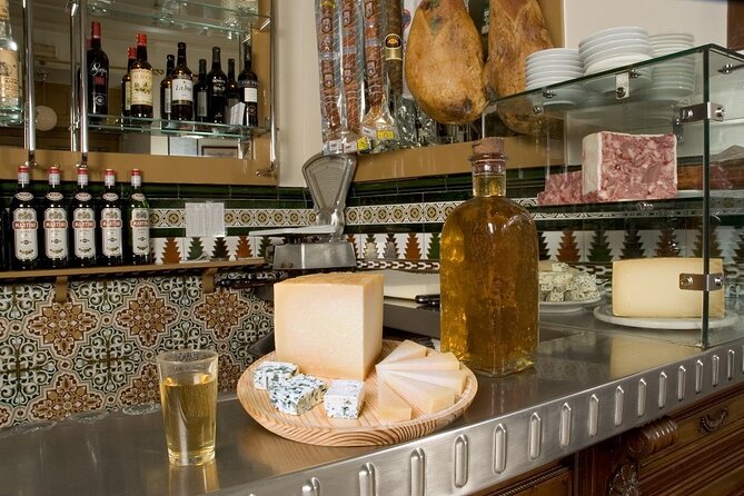 Old Madrid Tapas and Fine Wine Small Group Tour - Stop three: Albariño, tostas, and the best-looking bar