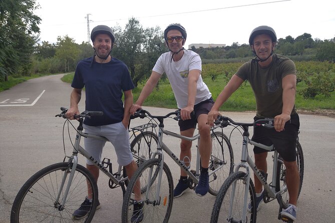 Paella Class, Winery & Bike Ride - Free Hotel Pickup from Sitges - Alex sets the tone for the day