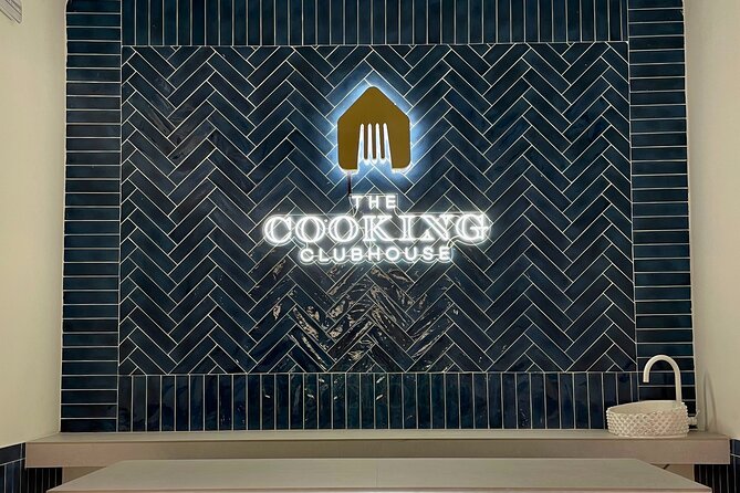 Paella Cooking Class in Madrid with Bottomless Wine Pairing - Should you book the Madrid paella class?