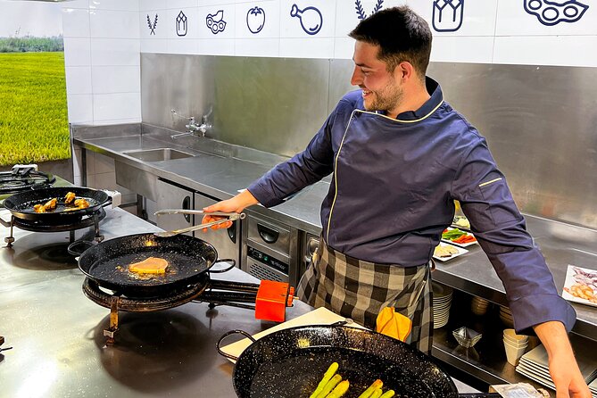 Paella Cooking Class, Wine Tasting & Central Market in Valencia - Learning the paella method
