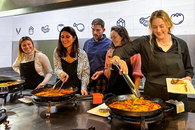 Paella Cooking Class, Wine Tasting & Central Market in Valencia - The people make the class