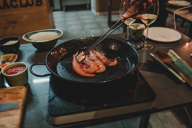 Paella Experience and Bottomless Wine in Barcelona - Who will enjoy the 16-person format?