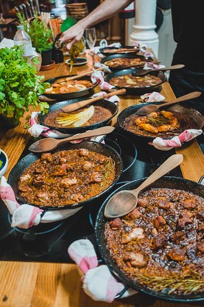 Paella Experience and Bottomless Wine in Barcelona - Dietary choices and practical booking details