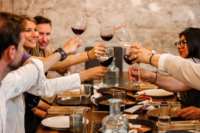 Paella Experience and Bottomless Wine in Barcelona - Pairing up for a practical paella class