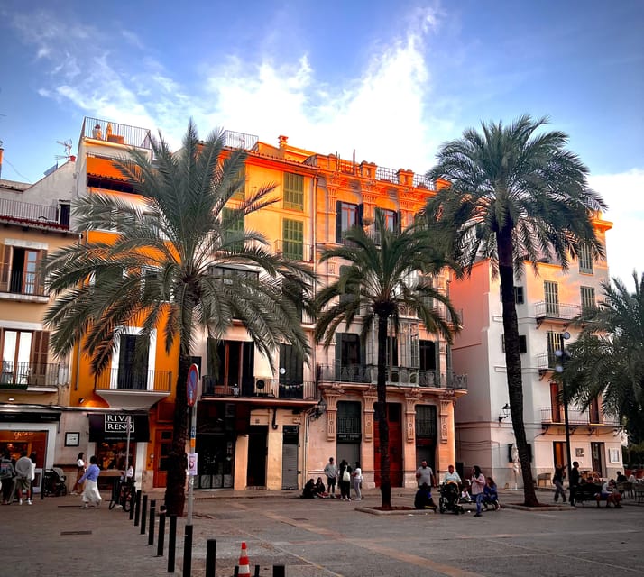 Palma authentically. Small group City tour with tapas - What the history talk adds