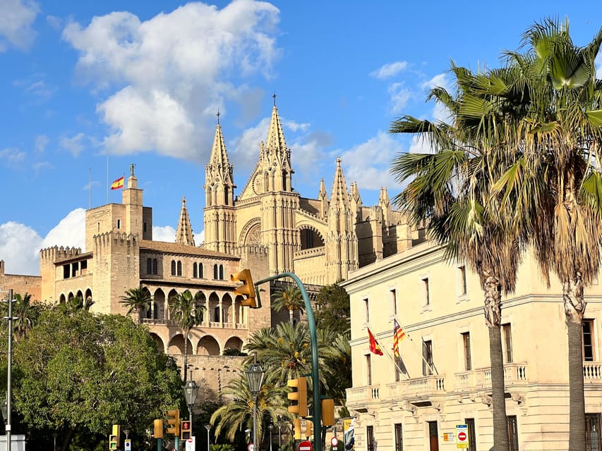 Palma authentically. Small group City tour with tapas - Meeting at Lennox The Pub