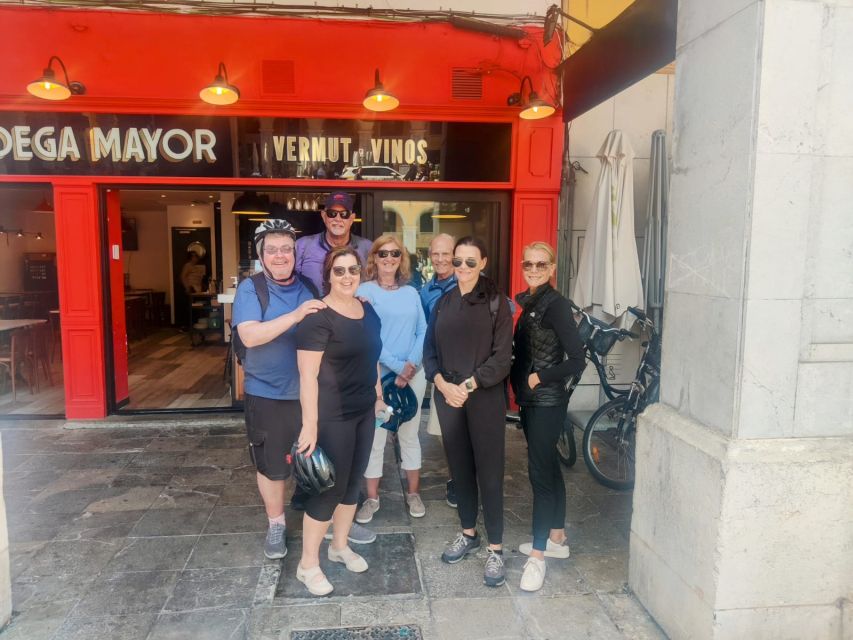 Palma de Mallorca: Guided Bicycle Tour with Tapas & a Drink - Entering the medieval lanes near Santa Clara