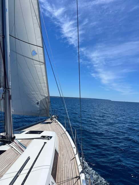 Palma de Mallorca: Sailing Tour with Drinks and Tapas - Leaving Palma from Club de Mar