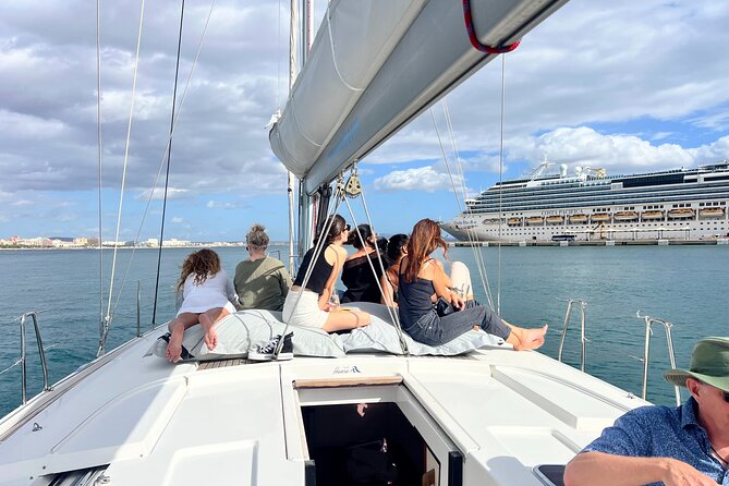 Palma de Mallorrca: Sailing tour with drinks, tapas & snorkeling. - What the boat setup means for comfort