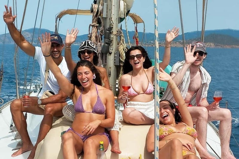 Palma: Private Half-Day Sailing Trip with Tapas & Drinks - Swimming at Cala Comtesa
